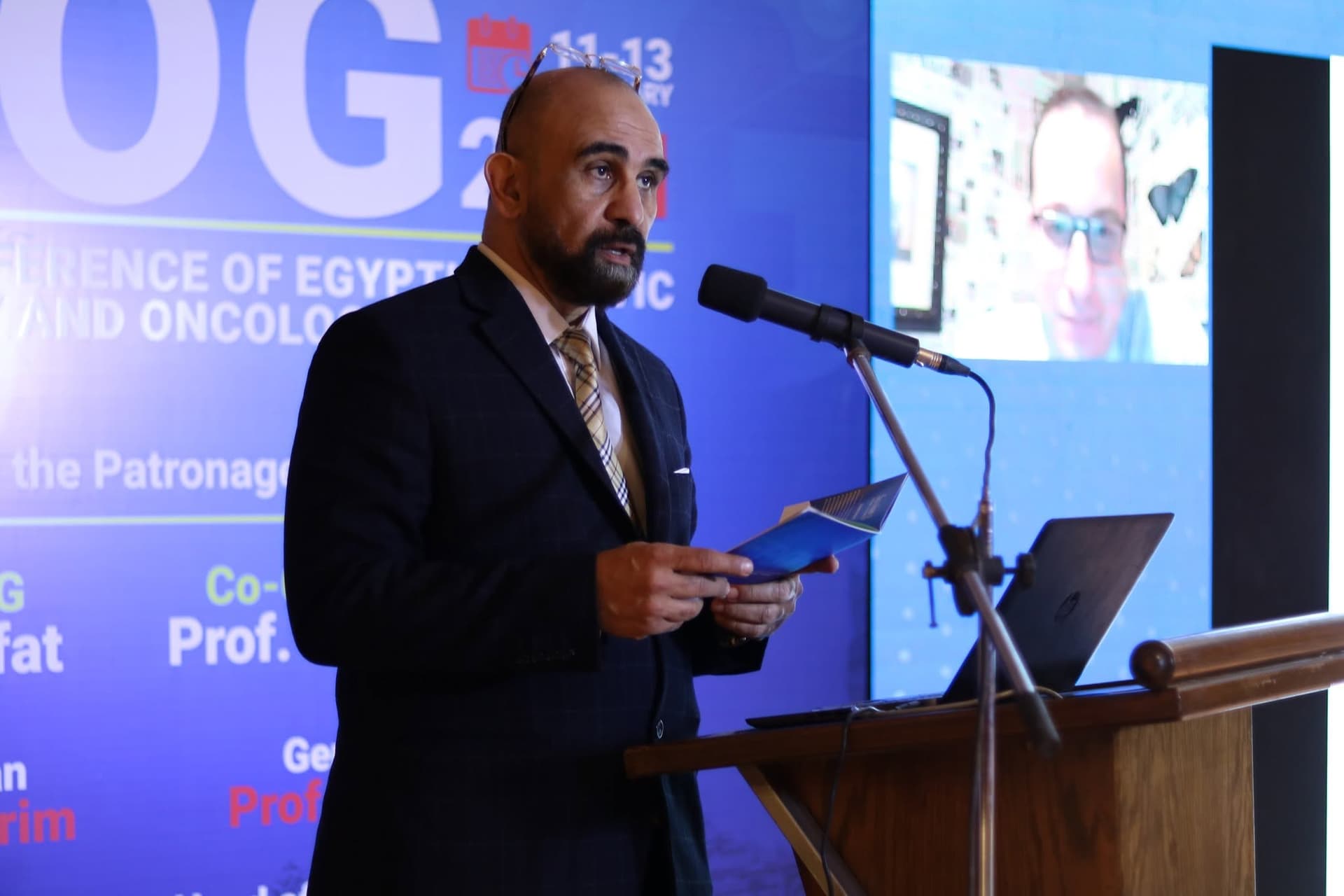 أستاذ علاج الأورام والطب النووي بكلية الطب جامعة الإسكندرية.
